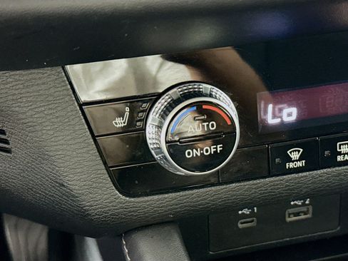 Used 2024 Mitsubishi Outlander SE Black Edition FWD image 25