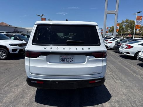 Used 2024 Jeep Wagoneer L Series II w/ Flexible Seating Group RWD image 17