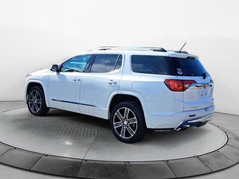 Used 2018 GMC Acadia Denali w/ Technology Package FWD image 5
