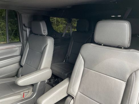 Used 2024 Chevrolet Suburban Z71 w/ Luxury Package AWD/4WD image 40
