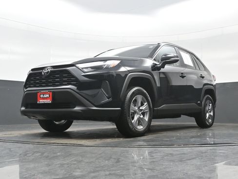 Used 2025 Toyota RAV4 XLE w/ Convenience Package image 29