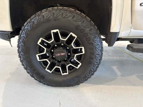 Used 2022 GMC Sierra 3500 Denali image 27