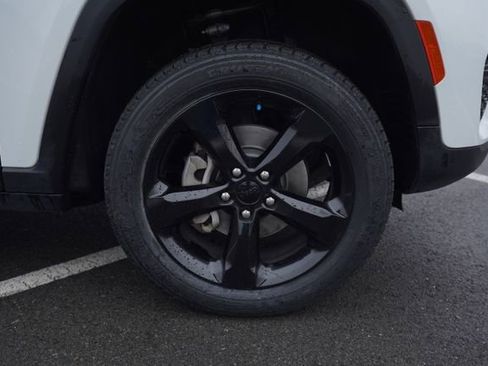 Used 2023 Jeep Grand Cherokee Altitude image 43