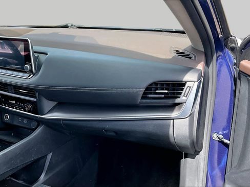 Certified 2023 Nissan Rogue SV FWD image 17