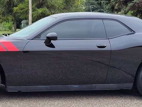 Used 2014 Dodge Challenger SXT image 3