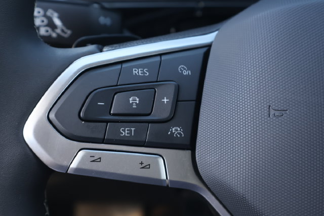 Certified 2024 Volkswagen Atlas Cross Sport SE FWD image 22