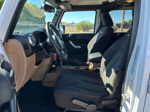 Used 2015 Jeep Wrangler Unlimited Sahara w/ Connectivity Group image 19