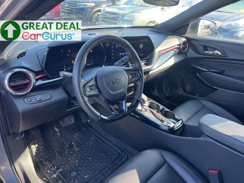 Used 2024 Chevrolet Trax RS w/ Sunroof Package FWD image 9