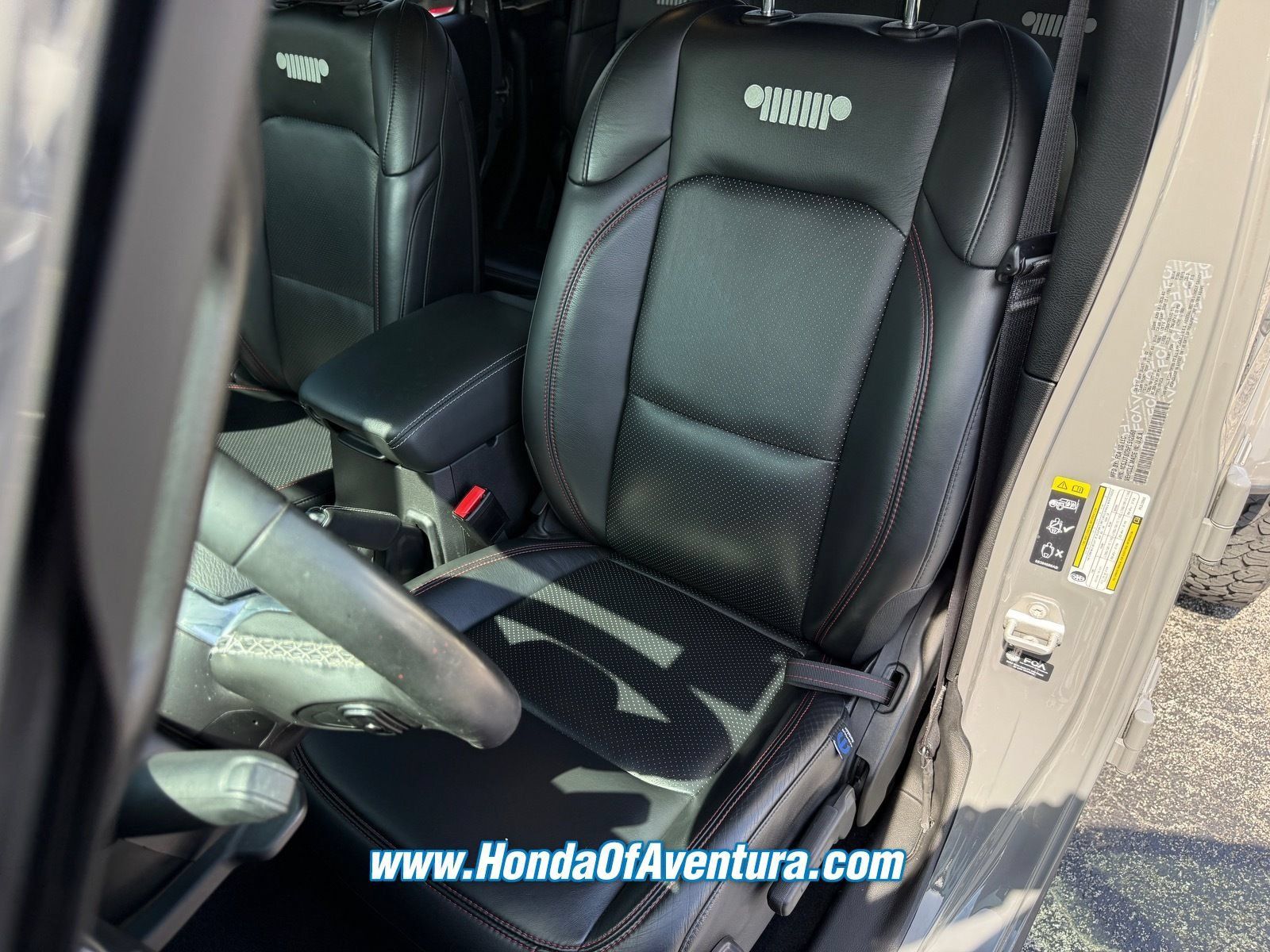 Used 2023 Jeep Gladiator Rubicon w/ LED Lighting Group AWD/4WD image 18