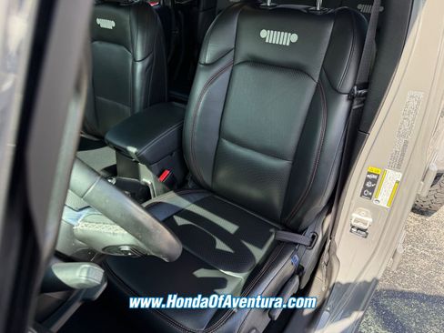 Used 2023 Jeep Gladiator Rubicon w/ LED Lighting Group AWD/4WD image 18