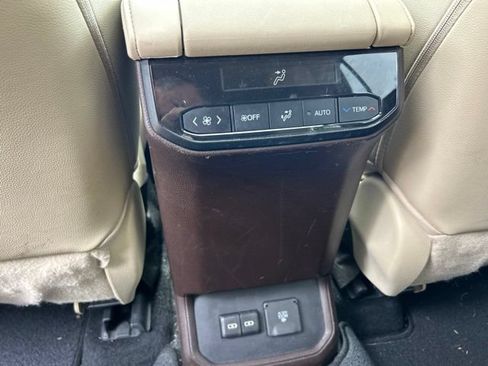 Used 2022 Toyota Highlander Limited FWD image 14