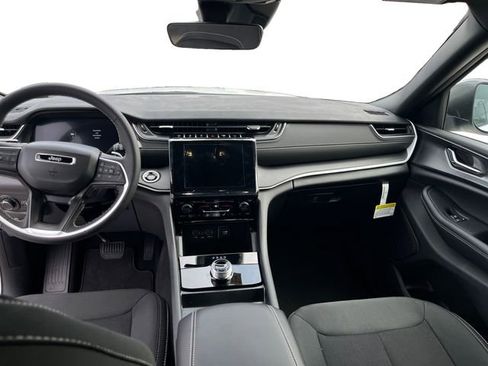 New 2025 Jeep Grand Cherokee L Laredo image 11