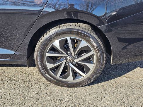 Used 2025 Volkswagen Jetta S image 9