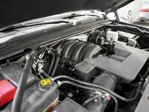 Used 2018 Chevrolet Suburban LT image 42