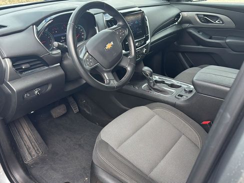 Used 2023 Chevrolet Traverse LT w/ Rear Camera Mirror Package image 12