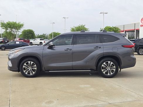 Used 2021 Toyota Highlander XLE FWD image 4