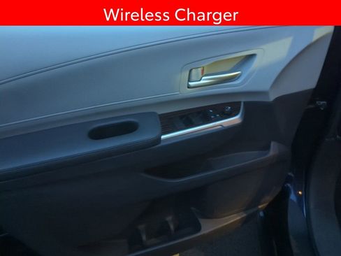 Used 2021 Toyota Sienna XLE image 9