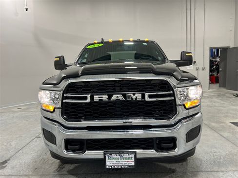 Used 2024 RAM 3500 Tradesman w/ Chrome Appearance Group image 3