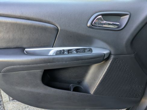 Used 2012 Dodge Journey American Value Package w/ Flexible Seating Group image 17