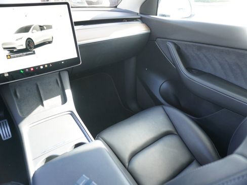 Used 2022 Tesla Model Y Performance image 18
