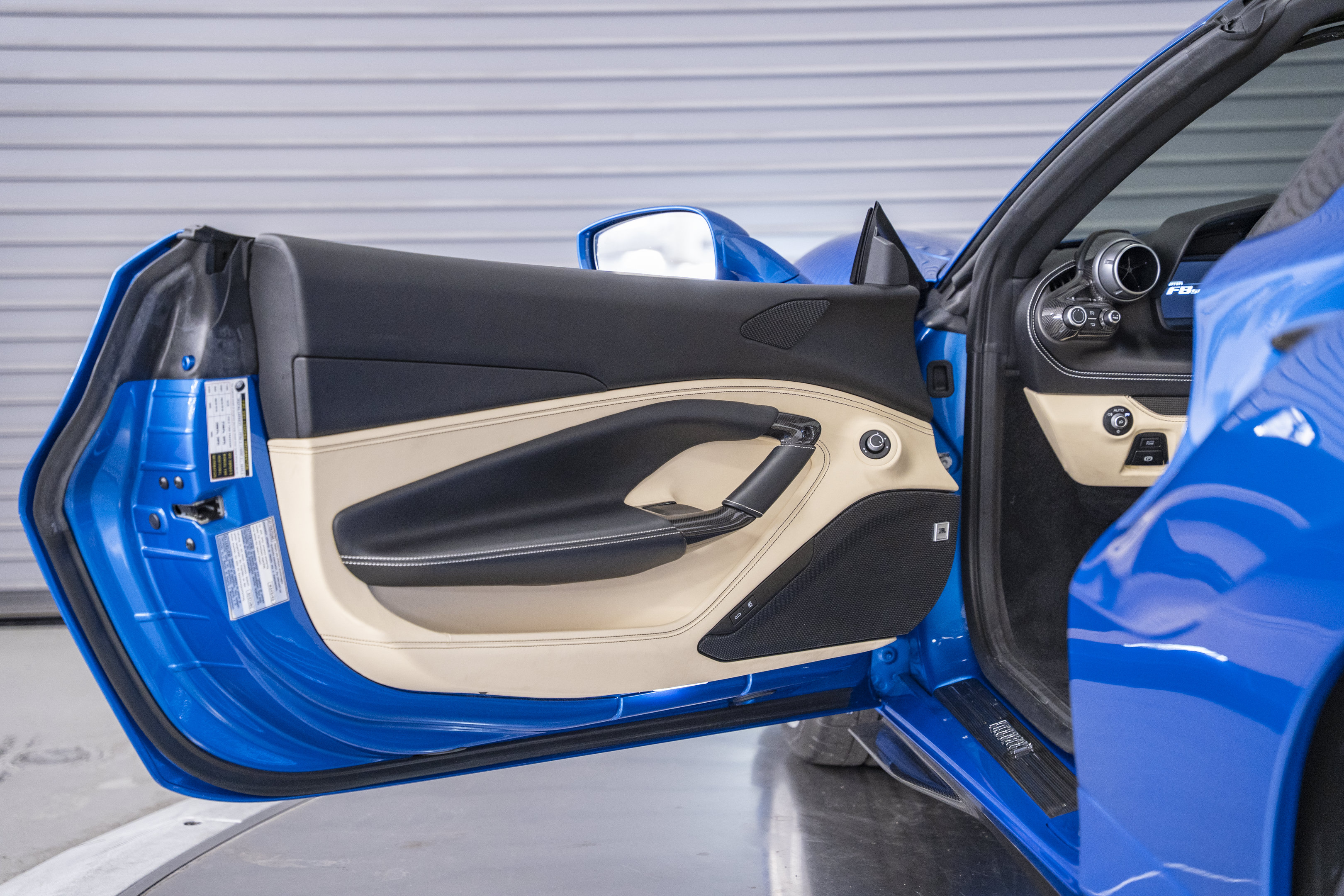 Used 2023 Ferrari F8 Tributo RWD image 29