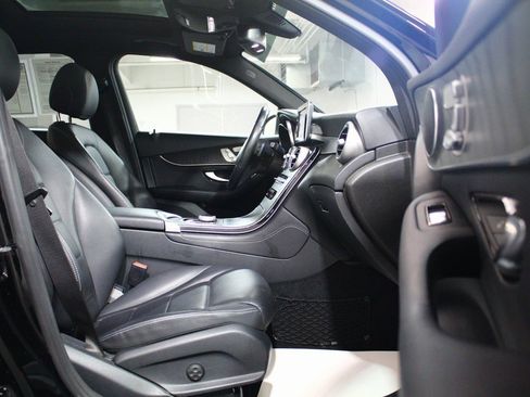 Used 2018 Mercedes-Benz GLC 300 4MATIC image 23
