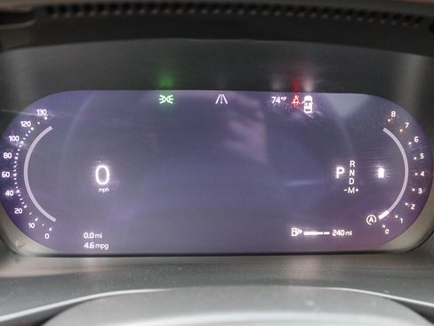 Used 2025 Volvo XC40 B5 Plus AWD/4WD image 23