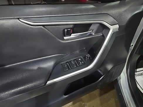Used 2021 Toyota RAV4 XLE w/ Convenience Package FWD image 16