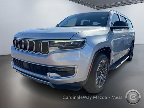 Used 2023 Jeep Wagoneer L Series II image 8