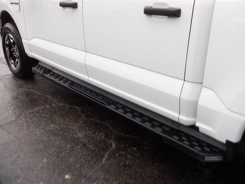 Used 2023 Ford F150 Lightning XLT image 13