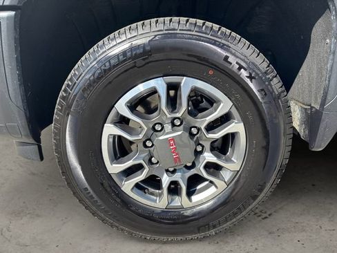 Used 2025 GMC Sierra 2500 SLE w/ SLE Value Package; AWD/4WD image 15