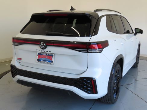 New 2026 Volkswagen Tiguan SE R-Line image 4