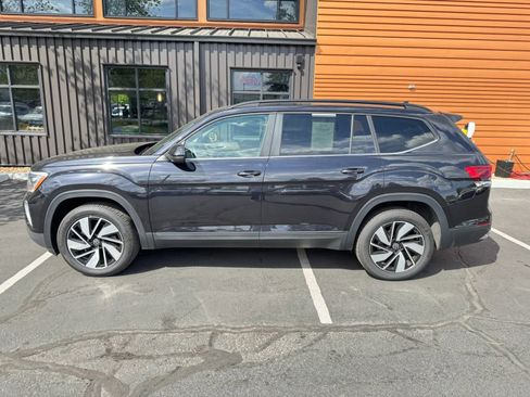 Used 2024 Volkswagen Atlas SE AWD/4WD image 2