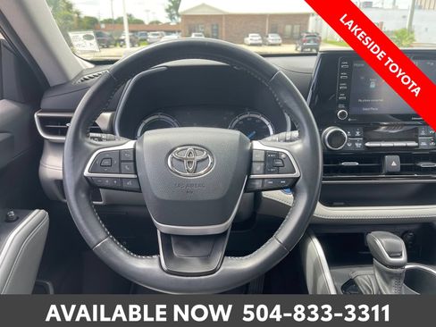 Used 2022 Toyota Highlander XLE FWD image 24