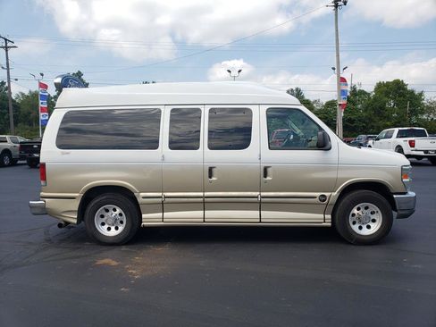 Used 2011 Ford E-150 and Econoline 150 w/ Premium Van Group RWD image 4
