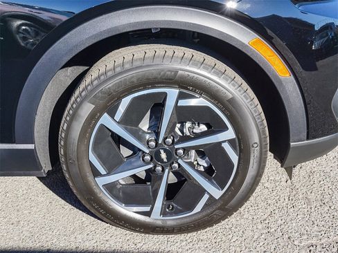 New 2026 Chevrolet Equinox EV LT image 9