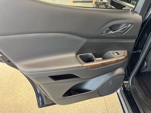 Used 2023 GMC Acadia Denali w/ Denali Ultimate Package image 11