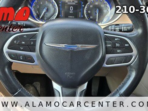 Used 2017 Chrysler Pacifica Touring-L FWD image 36