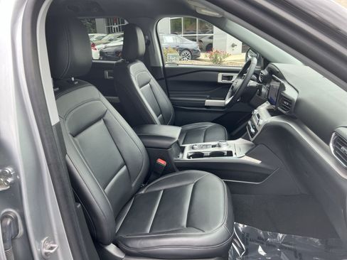 Used 2023 Ford Explorer XLT w/ Equipment Group 202A AWD/4WD image 26