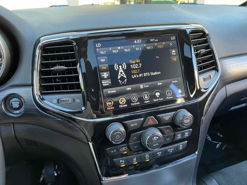 Used 2021 Jeep Grand Cherokee Laredo X image 6