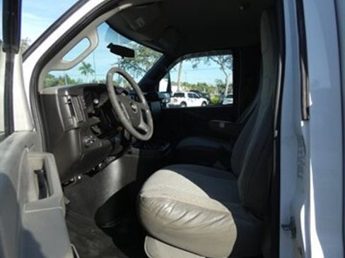 Used 2017 Chevrolet Express 3500 image 46