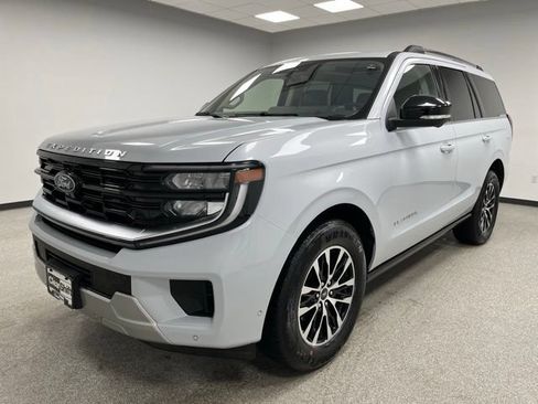 Used 2025 Ford Expedition Platinum AWD/4WD image 4