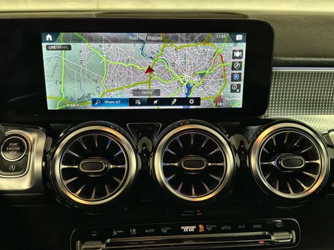 Used 2022 Mercedes-Benz GLB 250 4MATIC image 20