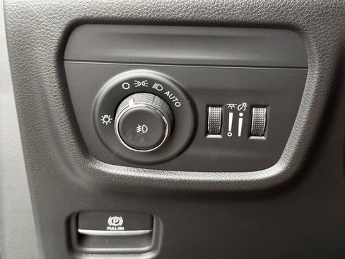 New 2025 Jeep Grand Cherokee L Limited w/ Luxury Tech Group II image 36