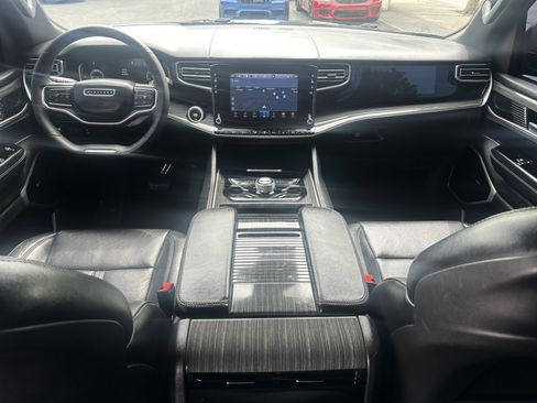 Used 2022 Jeep Wagoneer Series III w/ Premium Group I image 17
