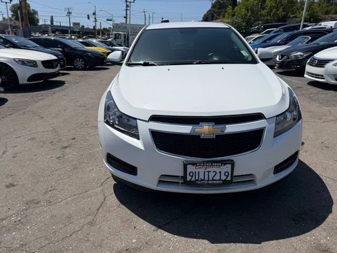 Used 2014 Chevrolet Cruze LT FWD image 2