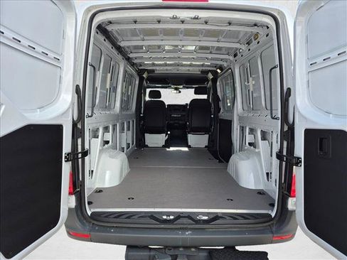 Used 2025 Mercedes-Benz Sprinter 2500 image 6