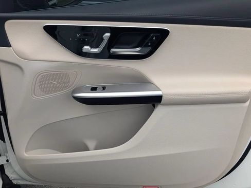 Used 2023 Mercedes-Benz GLC 300 image 13