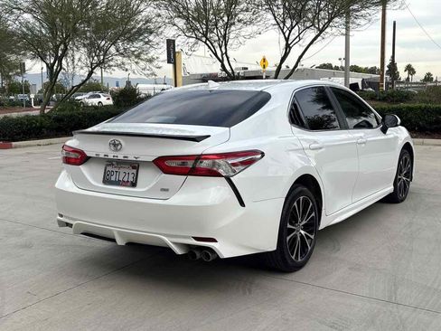 Used 2020 Toyota Camry SE w/ Carpet Mat Package image 2