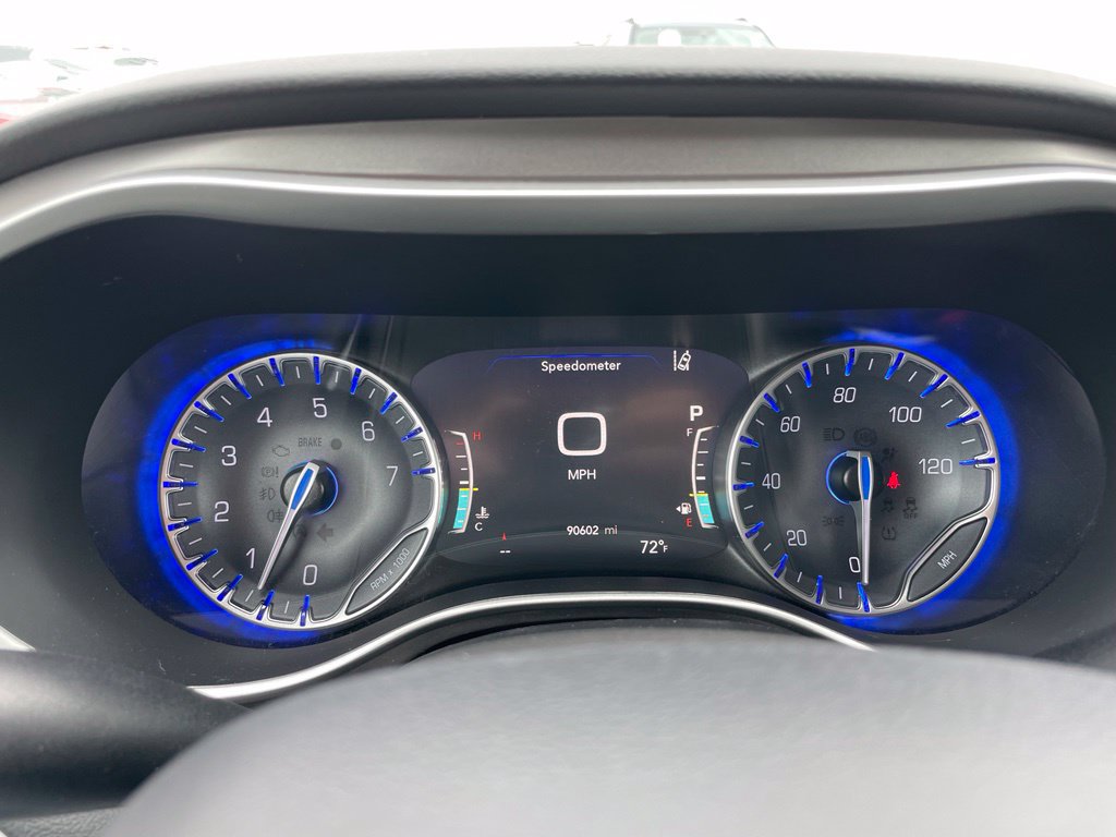 Used 2022 Chrysler Pacifica Touring-L FWD image 10